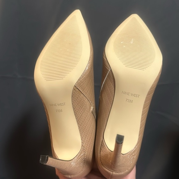 NINE WEST RICHY3 HEELED BOOTS: MEDIUM NATURAL: NEW IN BOX: SIZE 7.5 - Picture 4 of 5